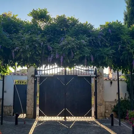 Tabor 2 Garden & Parking *